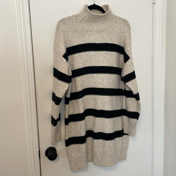Revolve Line & Dot Rosie Sweater Dress Size M - Picture 6 of 10